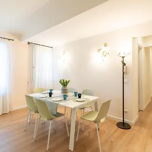 Ricco Di Comfort, Grande, Luminoso E Comodo Apartment