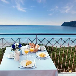 grand-hotel-spiaggia.hotelitalianriviera.com/
